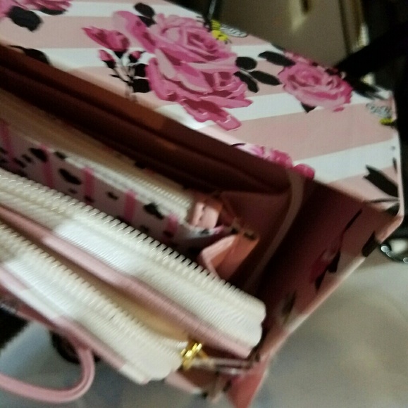 Betsey Johnson wristlet wallet - Picture 7 of 8